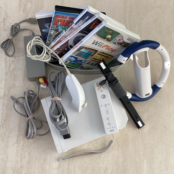 Nintendo Wii Console System & 5 Wii Games Racing Wheel Nintendo RVL-001 Complete - Picture 10 of 16